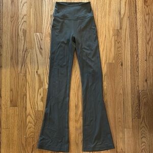 Lululemon sz 2 Groove Super-High-Rise Flared Pant Nulu Regular Army Green